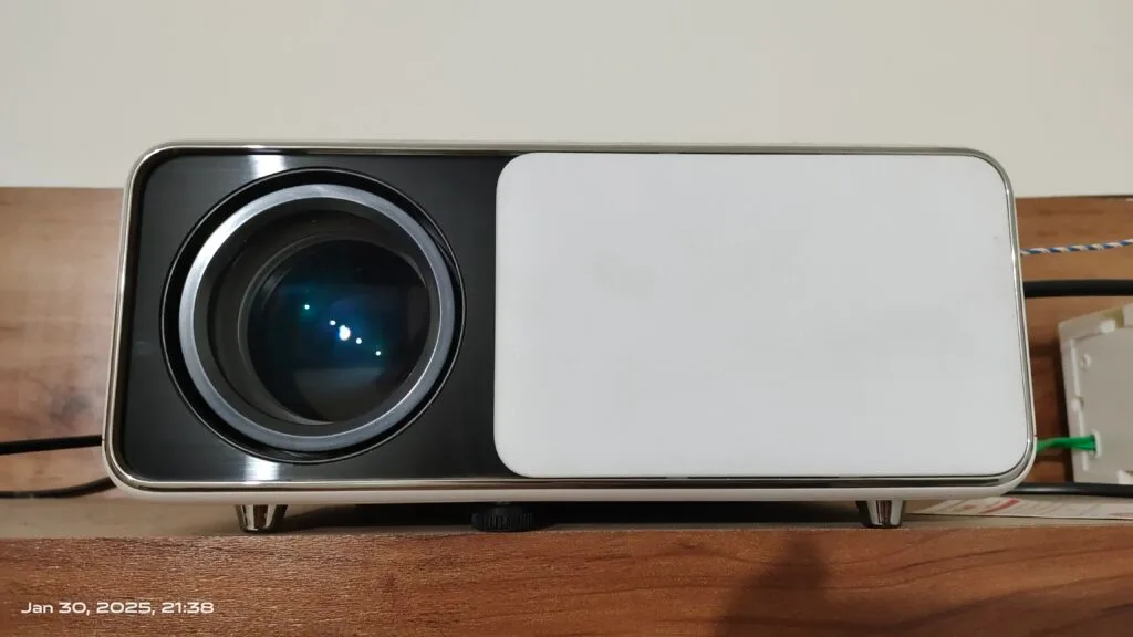 Wzatco yuva plus Projector